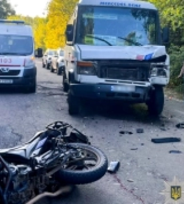 У Рівненському районі водій маршрутки скоїв смертельну ДТП, бо "об'їжджав яму"