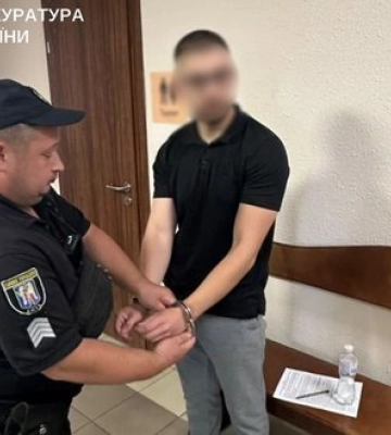 Виїзд за кордон за 34 тис. євро: повідомлено про підозру юристу приватної компанії у Києві. ФОТО