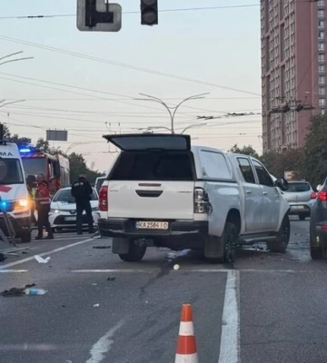 У Києві військовий потрапив у смертельну ДТП: загинув правоохоронець