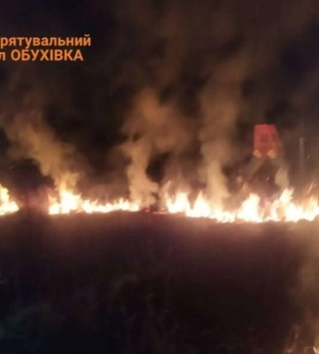 Под Днепром вспыхнули два серьёзных пожара: кадры с места происшествия