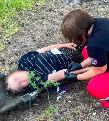 На півночі Рівненщини пенсіонерка застрягла в болоті, збираючи журавлину, і провела там майже добу