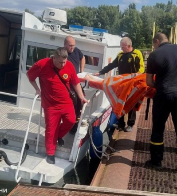 У Кременчуці рятувальники організували переправу через Дніпро