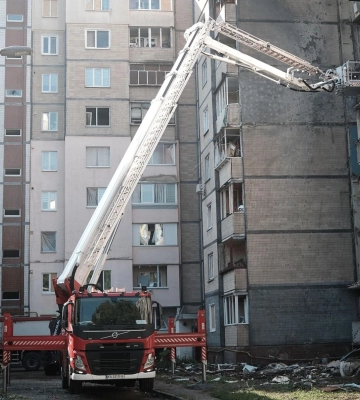 Тіло чоловіка дістали з-під завалів дев’ятиповерхівки у Святошинському районі: кількість жертв атаки РФ зросла до 3. ВІДЕО+ФОТОрепортаж