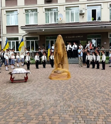 У Києві встановили пам’ятник князю Володимиру в молодості – фото