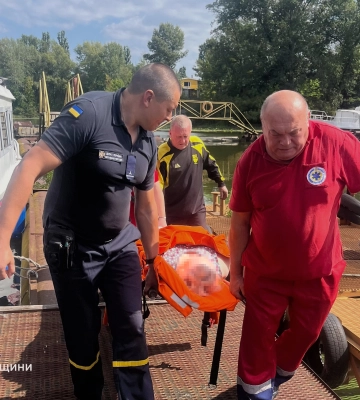 У Кременчуці рятувальники організували переправу через Дніпро