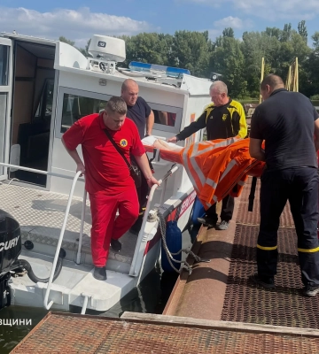 У Кременчуці рятувальники організували переправу через Дніпро