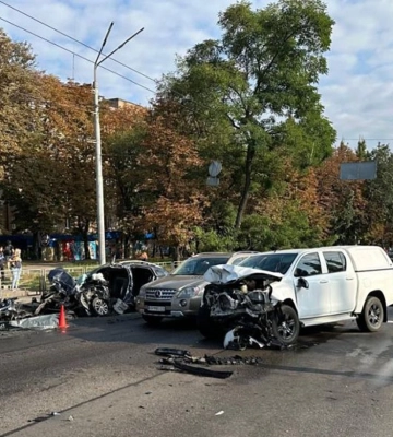 Смертельное ДТП в Киеве: военный служебный автомобиль врезался в полицейских