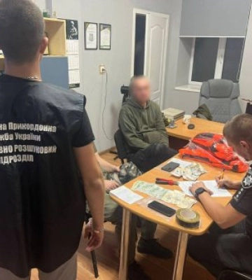 На Закарпатті затримали чоловіка, який за $20 тисяч обіцяв переправити ухилянтів до Угорщини