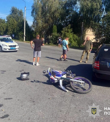 У Шепетівці нетверезий водій легковика «Skoda Fabia» допустив зіткнення із мотоциклом, - поліція