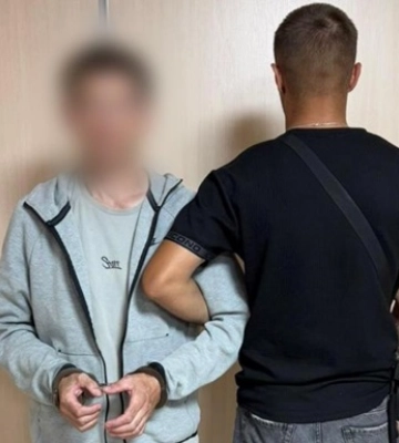 Под Харьковом мужчина изнасиловал 15-летнюю девушку на кладбище