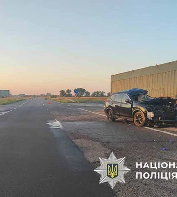 На Полтавщині автомобіль Nissan Rogue зіткнувся з вантажним автомобілем Daf