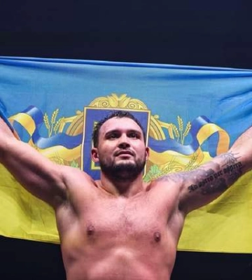 Непереможний українець нокаутував суперника ударом "Іван" у стилі Усика: ефектне відео