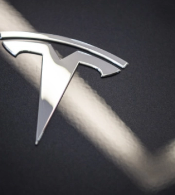 Ринкова частка Tesla у США впала до рівня 2017 року - Reuters