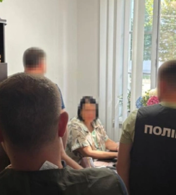 В Черкасской области разоблачили «юристку», которая вымогала взятки с уклонистов, чтобы ТЦК их не объявлял в розыск