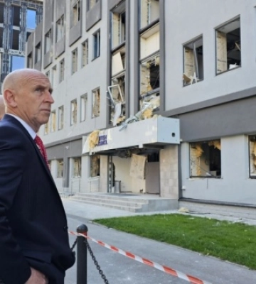 Джон Гілі побував на місці російського удару по Британській раді у Києві