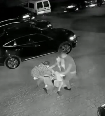 Во Львове двое мужчин напали на директора фестиваля, которая пыталась защитить женщину с детьми