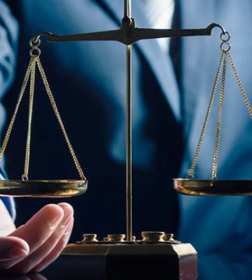 У Києві адвоката викрили у вимаганні 5500 доларів за фіктивне «судове рішення»