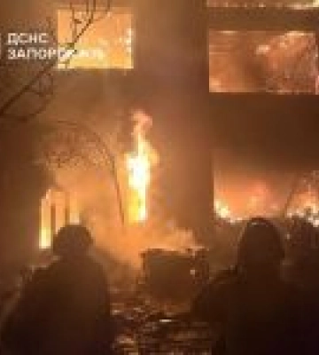 Житловий будинок горить у Запоріжжі після атаки РФ