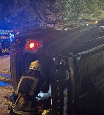 На Дніпропетровщині відомий волонтер потрапив під обстріл: чоловік поранений, машина пошкоджена 