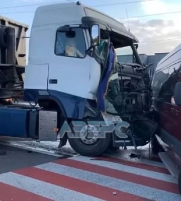Зіткнулися Volvo, Scania та Volkswagen: поблизу Луцька – подвійна ДТП
