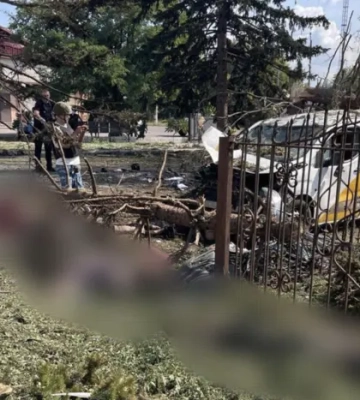 На Донеччині окупанти вдарили авіабомбою під час видачі пенсій: понад 20 загиблих