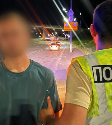 У Києві пограбували 44-річну військову в кав'ярні: вихопили сумку з речами