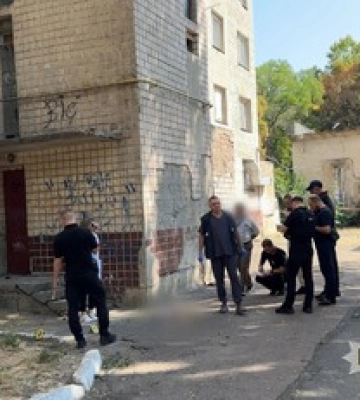 В Одессе задержали женщину, которая могла выбросить ребенка с 6 этажа