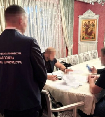 Депутата Закарпатської облради підозрюють у незаконному збуті деревини дуба на понад 1 млн грн