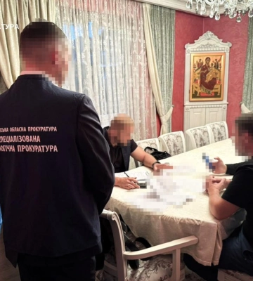 Депутата Закарпатської облради підозрюють у незаконному збуті деревини дуба на понад 1 млн грн