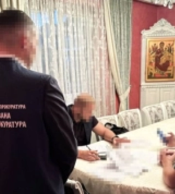 Депутата Закарпатської облради підозрюють у схемі збуту дуба на понад мільйон гривень