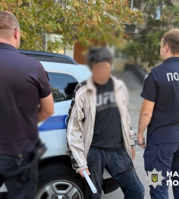 На Дніпропетровщині затримано чоловіка, який вдарив жінку ножем у груди, - поліція