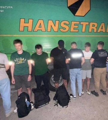 Фургон за 48 тисяч доларів: на Одещині викрили схему втечі з України, - ФОТО