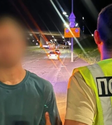 Поліція затримала 22-річного киянина, який пограбував військову у кав’ярні