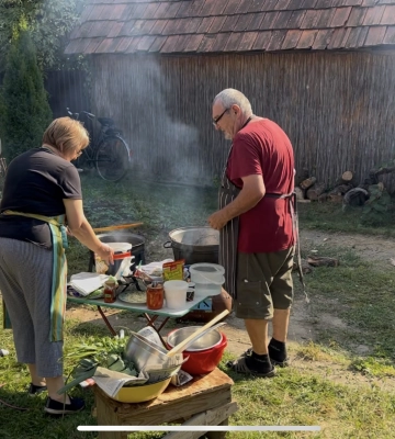 У Тячеві організували спільне варіння леквара