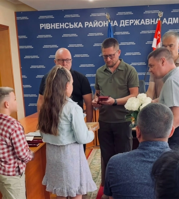 Родинам загиблих військових вручили нагороди у Сарнах на Рівненщині