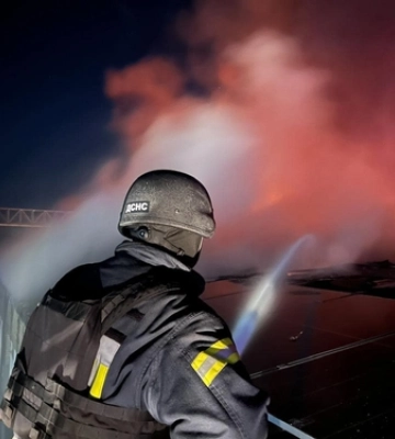 Зайнялася масштабна пожежа: стало відомо, куди на Волині впали уламки збитого «Шахеда»