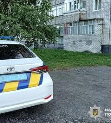 У Кременчуці 88-річна жінка випала з вікна і загинула
