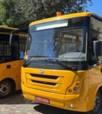 Дивізійська громада отримала два нові шкільні автобуси
