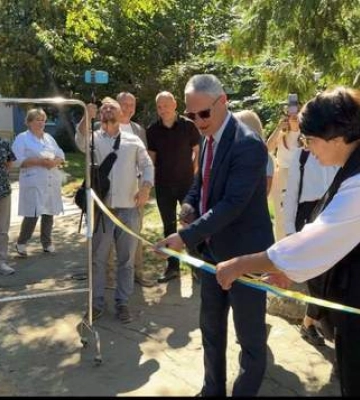 Посол Израиля с важным подарком посетил городскую больницу в Умани