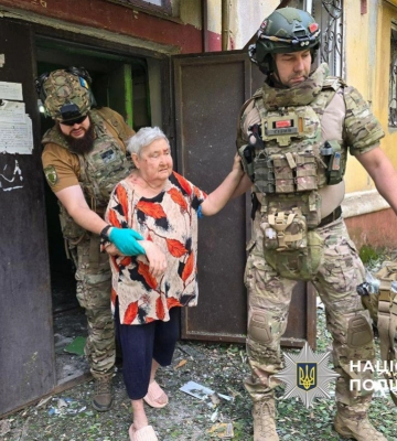 РФ ударила дронами по Краматорску: полиция и спасатели помогают жителям