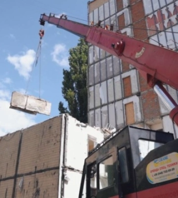 В Одесі відновлюють будинок, в якому загинуло 5 дітей від російської атаки