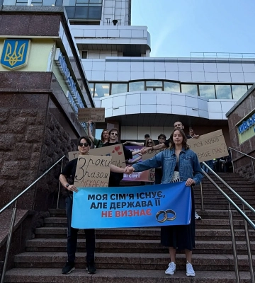 Київський суд підтвердив історичне рішення про одностатеву пару
