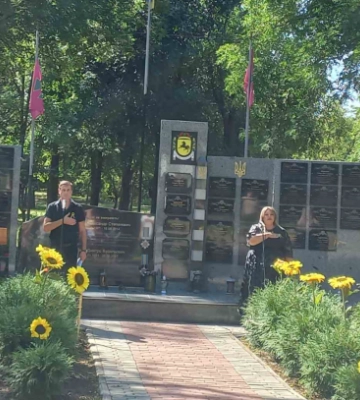 Мемориал погибшим воинам в Одесской области будет ремонтировать фирма осужденных за незаконную добычу песка