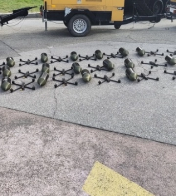 МЗС передало 21-й бригаді два десятки дронів на оптоволокні та генератори для лікарень