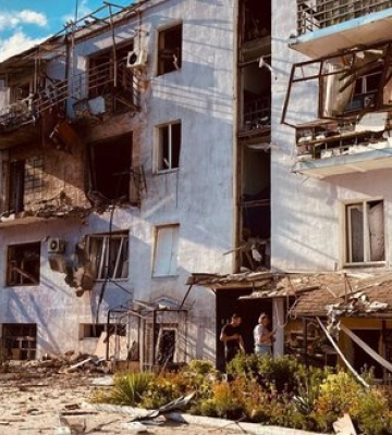 15 російських обстрілів зазнав за сьогодні Краматорськ: шестеро поранених, серед яких двоє підлітків. ФОТОрепортаж