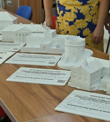 На Рівненщині для інклюзивних екскурсій створили тактильні макети історичних споруд