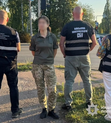 На Чернігівщині співробітниця ТЦК за хабар обіцяла зняти «ухилянта» з розшуку