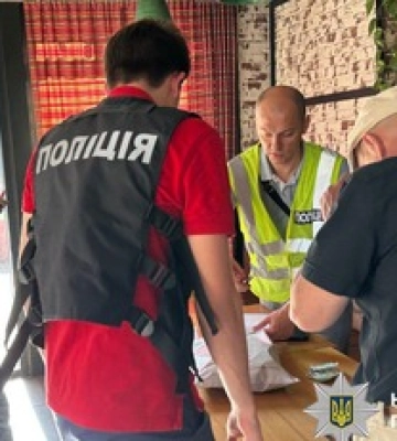 Посадовець Міноборони за $10 000 влаштовував призовників на критично важливі підприємства