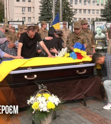 «Я йду на війну, щоб ви не відчули її тут»: у Рівному попрощалися з Героєм Олександром Ворощуком (ВІДЕО)