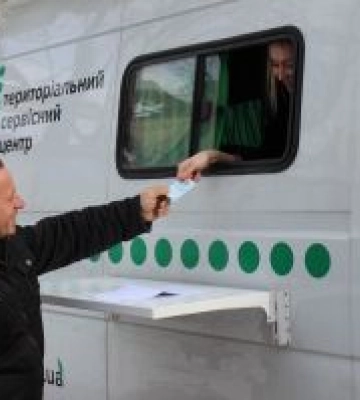 Мобільний сервісний центр МВС працює у віддалених населених пунктах Чернігівщини